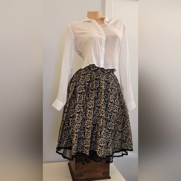 NEW Women's Beautiful Classy Gold and Black Skirt, Size Small - Picture 4 of 13